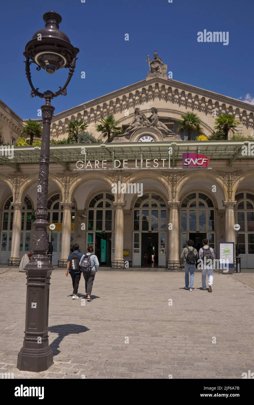 Passagiere am Bahnhof Gare de l'Est in Paris, Frankreich, Europa Stockfoto