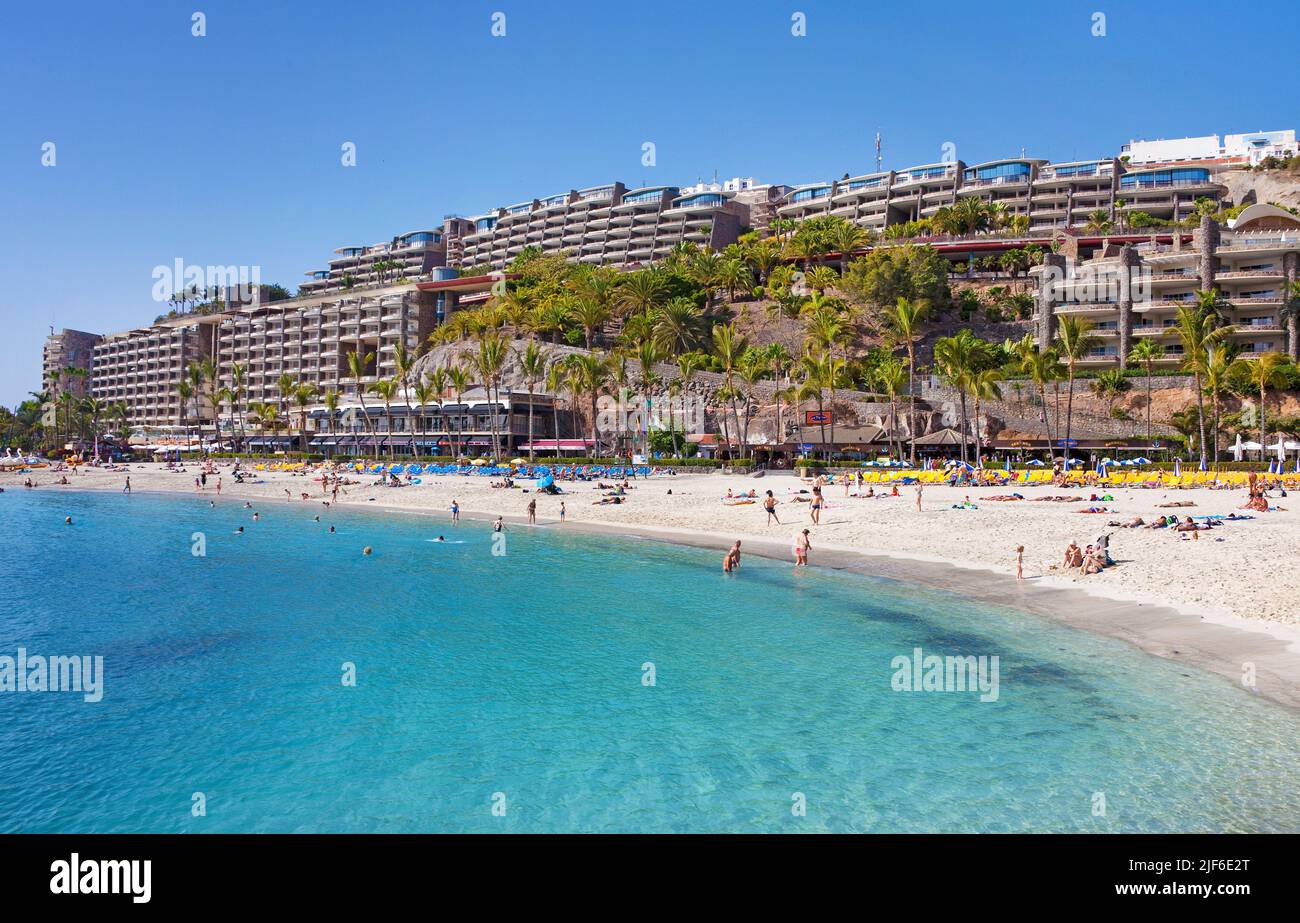 Strandleben an der Playa de la Verga, Badestrand im Hotel Aquamarina, Ferienort Anfi del Mar, Arguineguin, Kanarische Inseln, Spanien Stockfoto