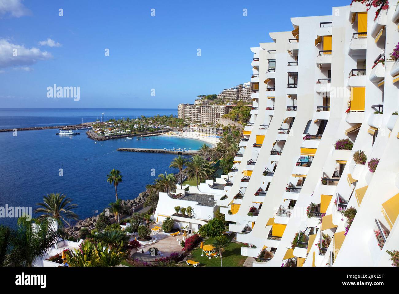 Blick von einer Ferienanlage auf den Badestrand Playa de la Verga und die Küste, Arguineguin, Grand Canary, Kanarische Inseln, Spanien, Europa Stockfoto