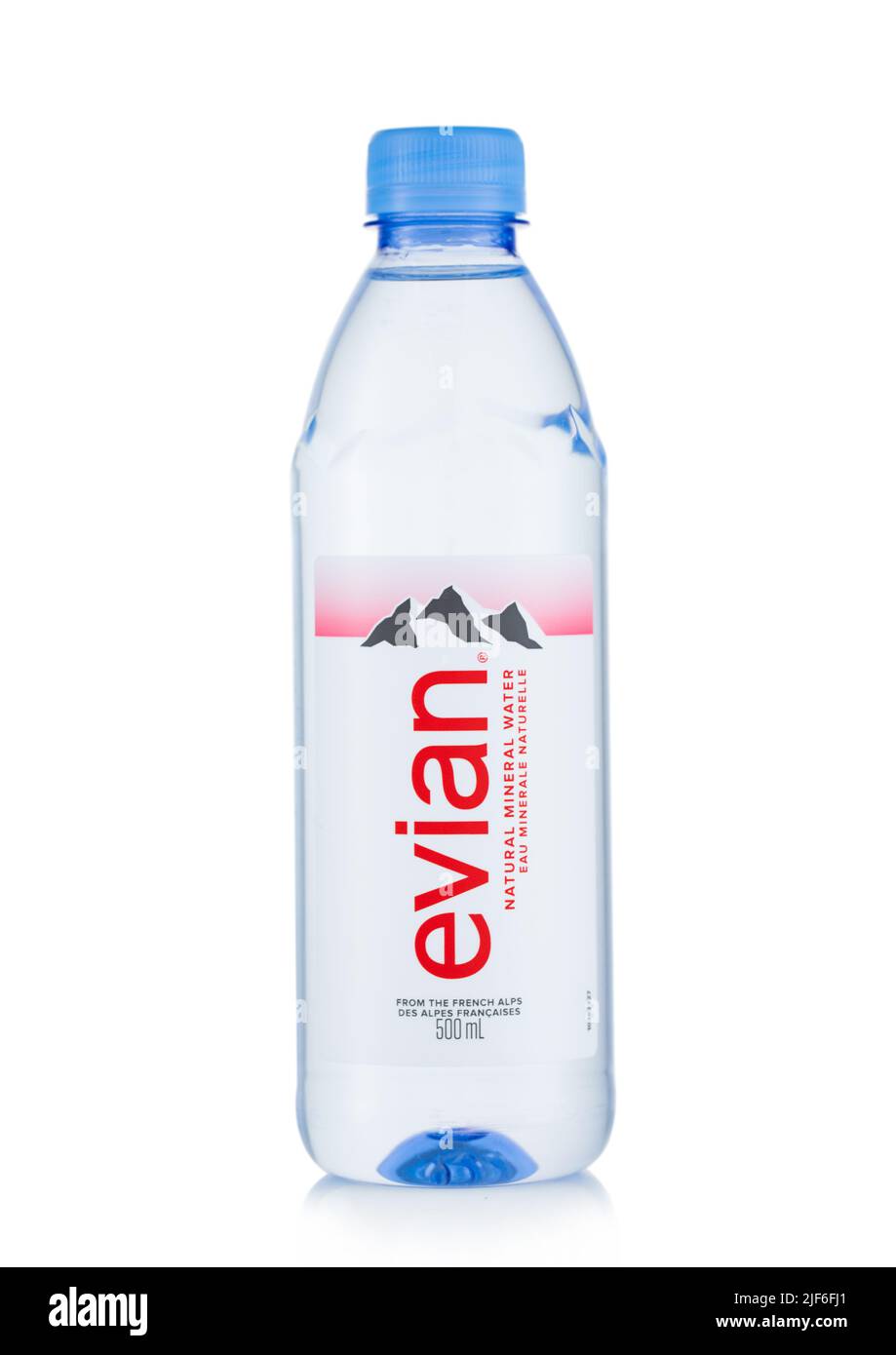 Bottled evian mineral water still -Fotos und -Bildmaterial in hoher  Auflösung – Alamy