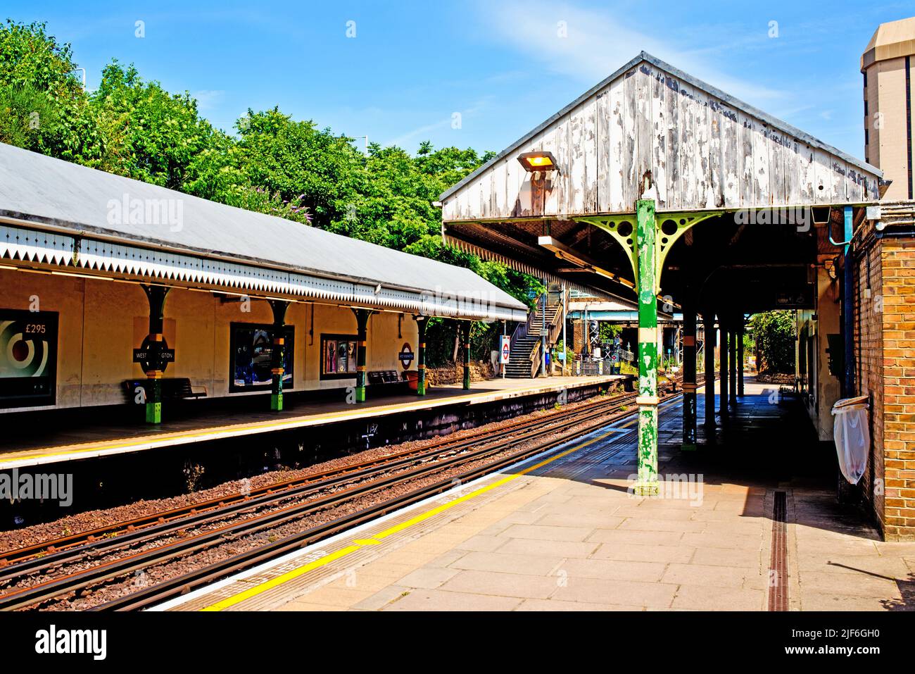 U-Bahn-Station West Kensington London, England Stockfoto