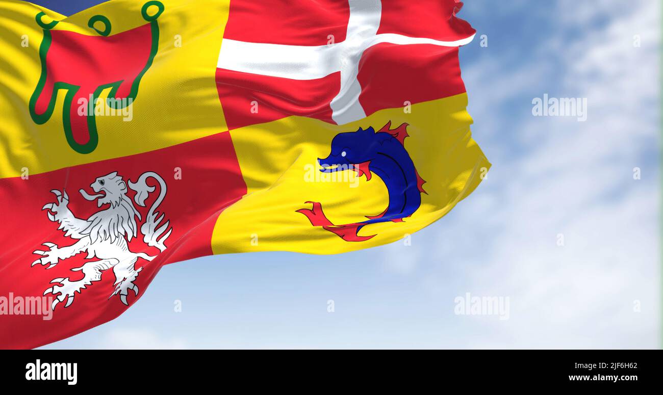 Die Flagge der Auvergne-Rhone-Alpen, die an einem klaren Tag fliegt. Die Auvergne-Rhone-Alpes ist eine der Regionen Frankreichs. Stockfoto