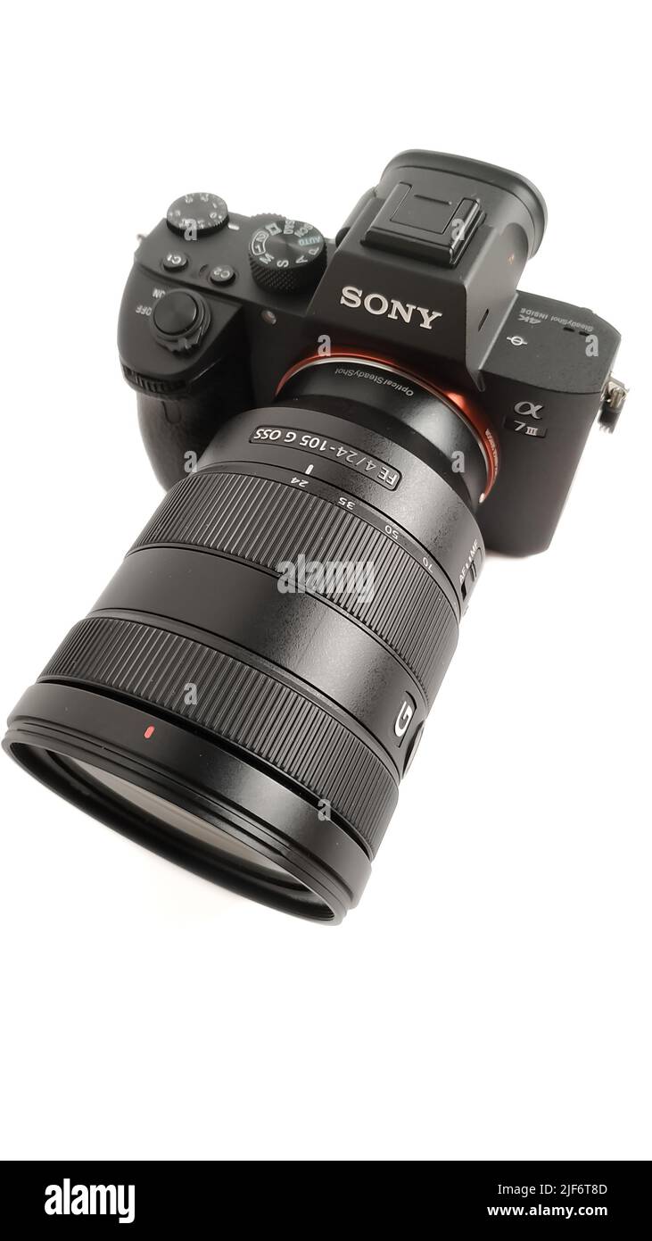 Sevilla, Spanien 15. Juli 2019: Spiegellose Sony Alpha A7 Mark III Digitalkamera mit 24MP Vollformatsensor. Stockfoto