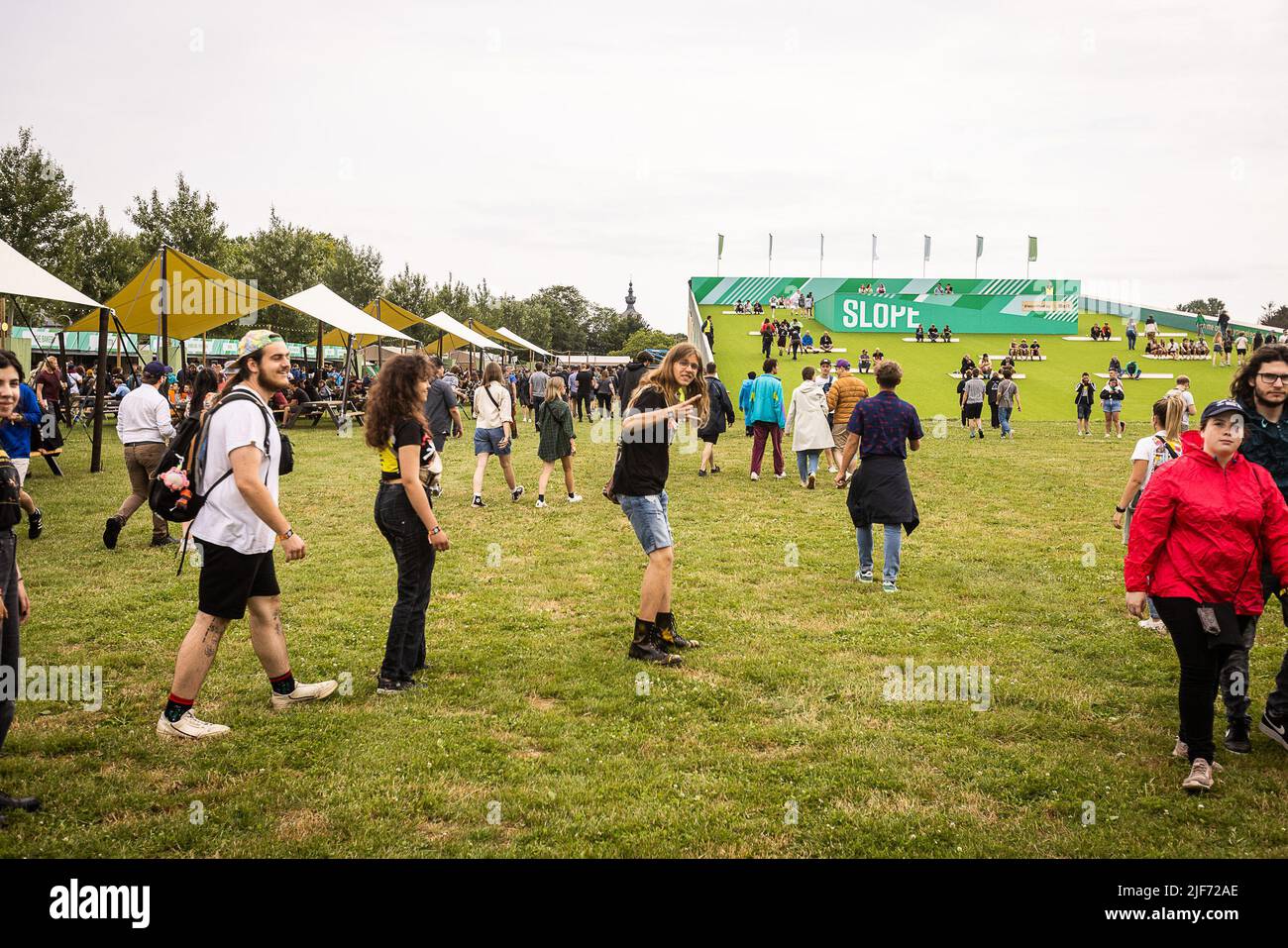 Die Abbildung zeigt den ersten Tag des Rock Werchter Musikfestivals in Werchter, Donnerstag, 30. Juni 2022. Die diesjährige Ausgabe des Festivals findet vom 30. Juni bis zum 3. Juli statt, nachdem zwei Ausgaben in den Jahren 2020 und 2021 aufgrund der Corona-Virus-Pandemie abgesagt wurden. BELGA FOTO JAMES ARTHUR GEKIERE Stockfoto