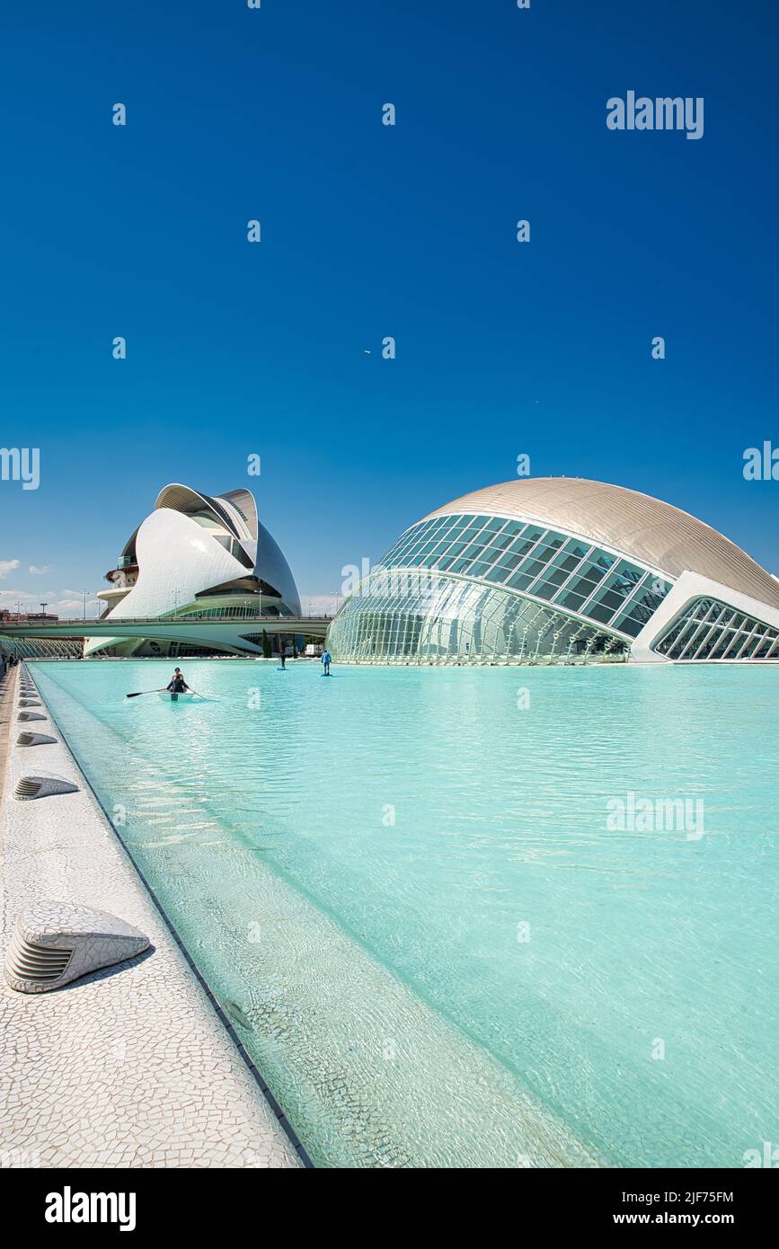 ciudad de las artes y las ciencias in Valencia Spanien futuristische Architektur; Stadt der Künste und Wissenschaften von Santiago Calatrava in Valencia, Spanien Stockfoto