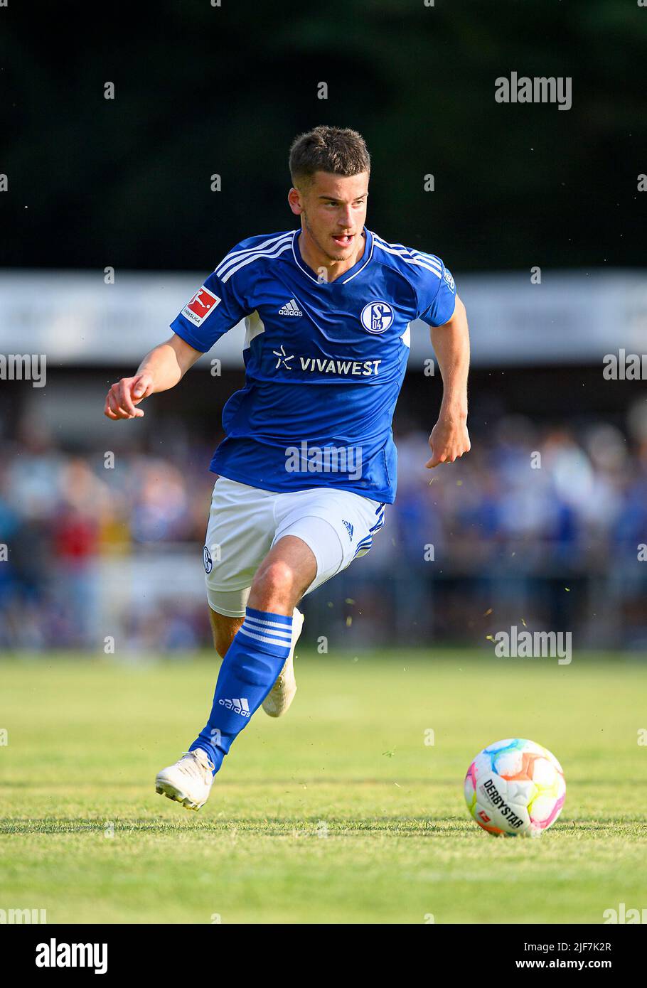 Niklas CASTELLE (GE) Action, Fußball-Testspiel VfB Huels - FC Schalke 04 (GE) 0:14, am 29.. Juni 2022 in Marl/Deutschland. #Die DFL-Vorschriften verbieten die Verwendung von Fotos als Bildsequenzen und/oder quasi-Video # Â Stockfoto