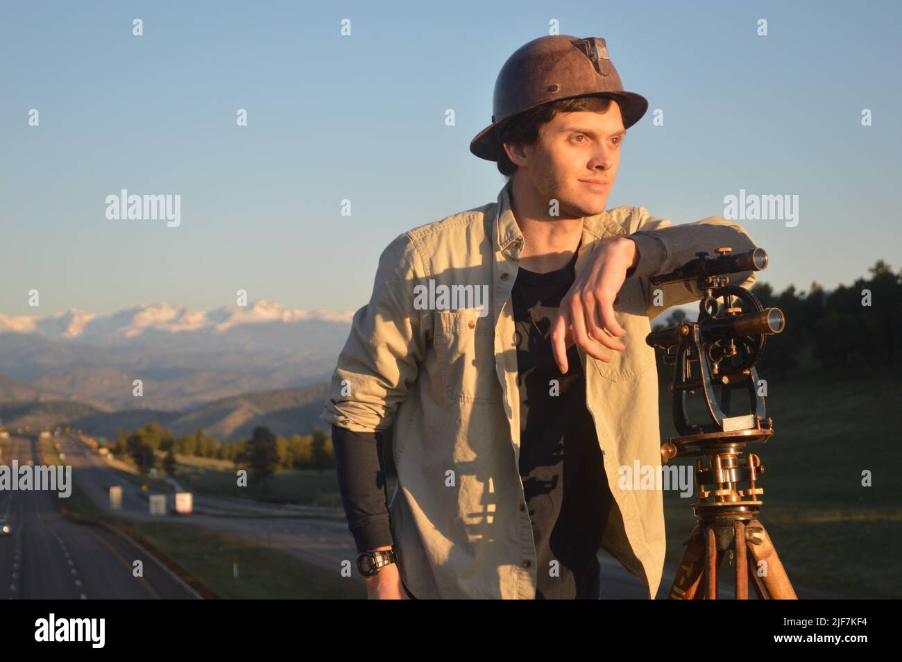 Ingenieur, der Straßenbau vermesst, I 70, Colorado Stockfoto