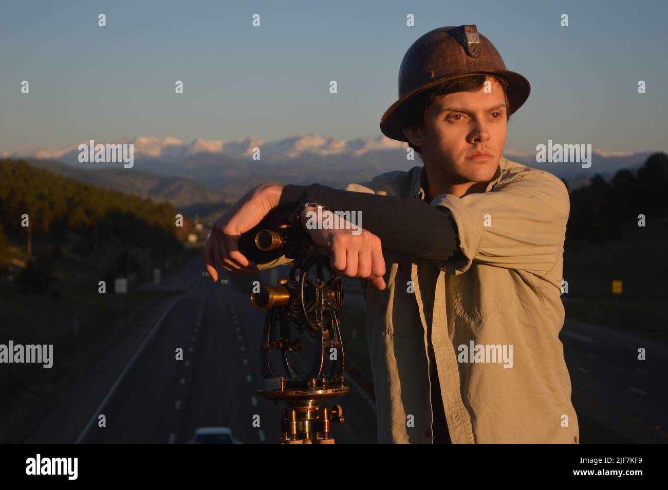 Ingenieur, der Straßenbau vermesst, I 70, Colorado Stockfoto