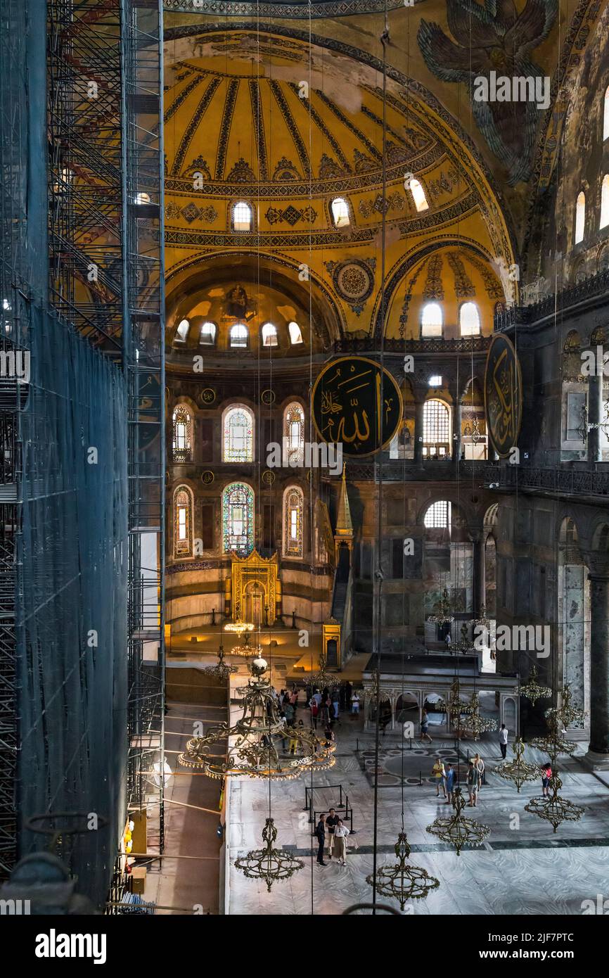 ISTANBUL, TÜRKEI - 11. SEPTEMBER 2017: Dies ist eine Luftaufnahme des Hauptschiffs der Hagia Sophia. Stockfoto