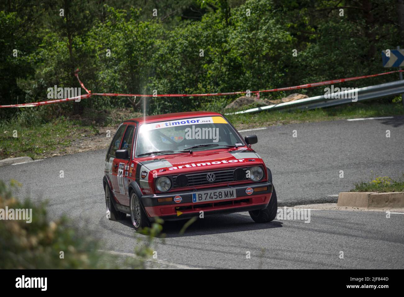 Klassisches deutsches Auto in der Asphaltrallye. Volkswagen Golf Mk 2 Stockfoto