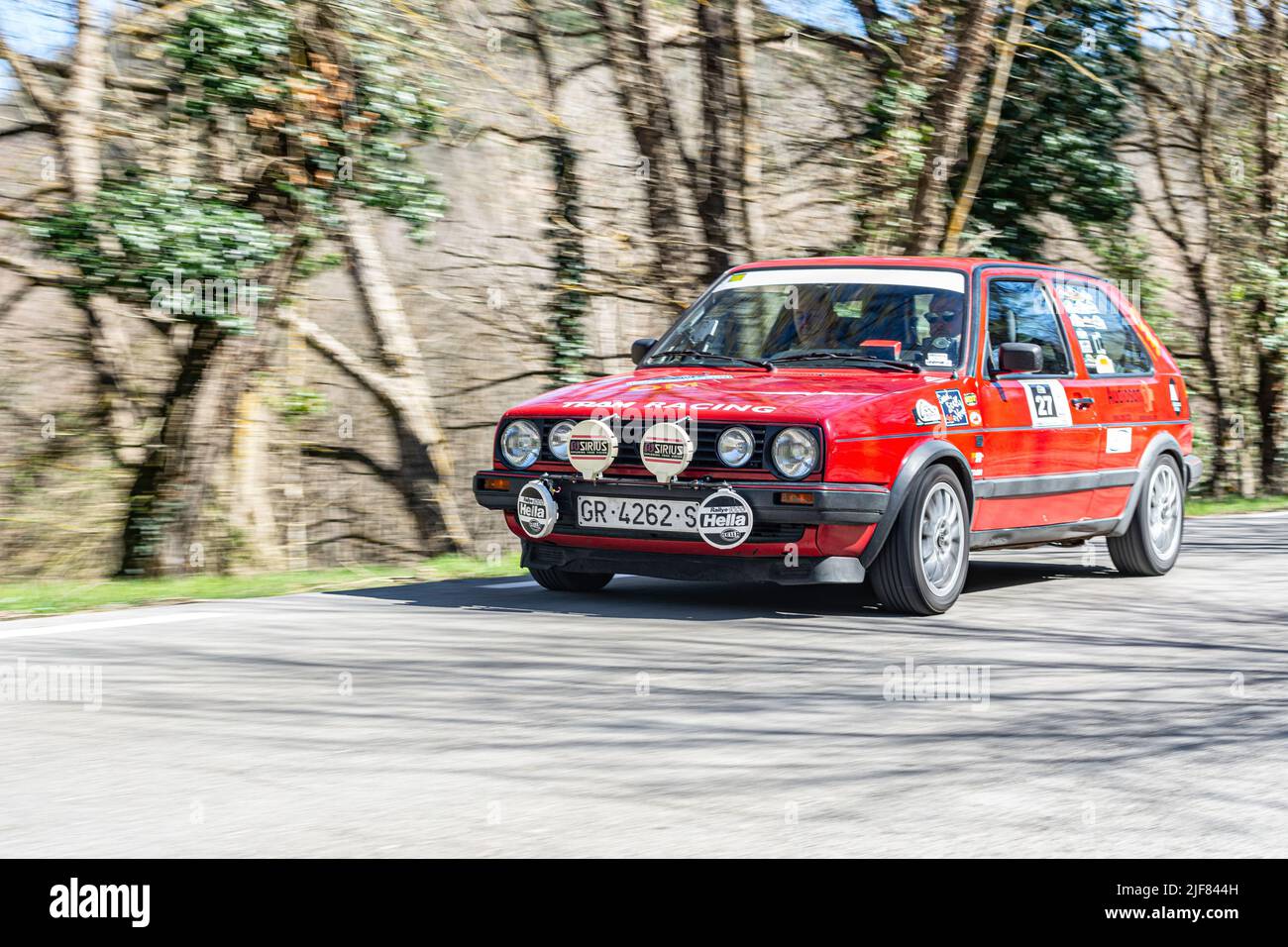 Klassisches deutsches Auto in der Asphaltrallye. Volkswagen Golf Mk 2 Stockfoto