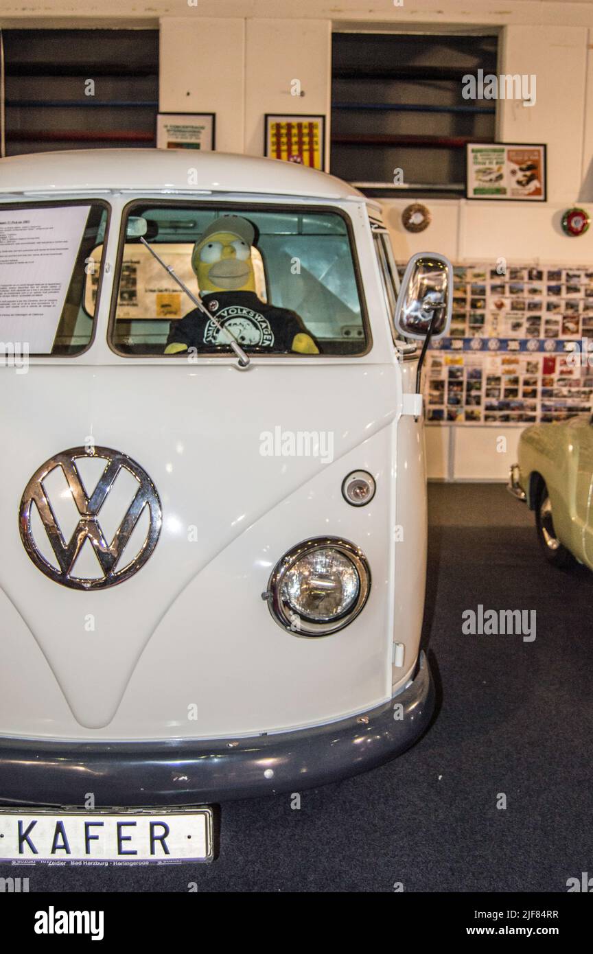 Schöner klassischer Oldtimer auf der Straße. Volkswagen T1 Stockfoto