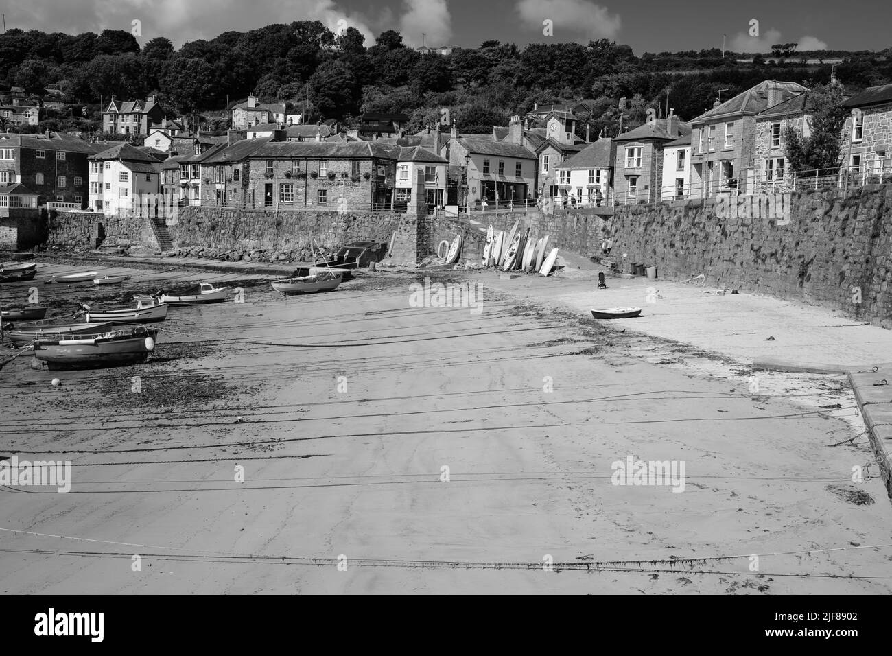 Blick auf Mousehole, Cornwall an einem sonnigen Junimorgen Stockfoto