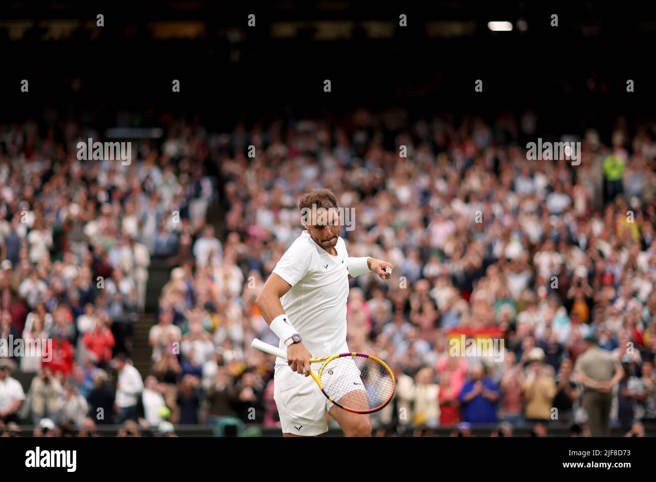 30.. Juni 2022, All England Lawn Tennis and Croquet Club, London, England; Wimbledon Tennisturnier; Rafael Nadal feiert, nachdem er das Spiel mit 3 Sätzen zu 1 gegen Ricardas Berankis in den Herren-Singles gewonnen hat Stockfoto