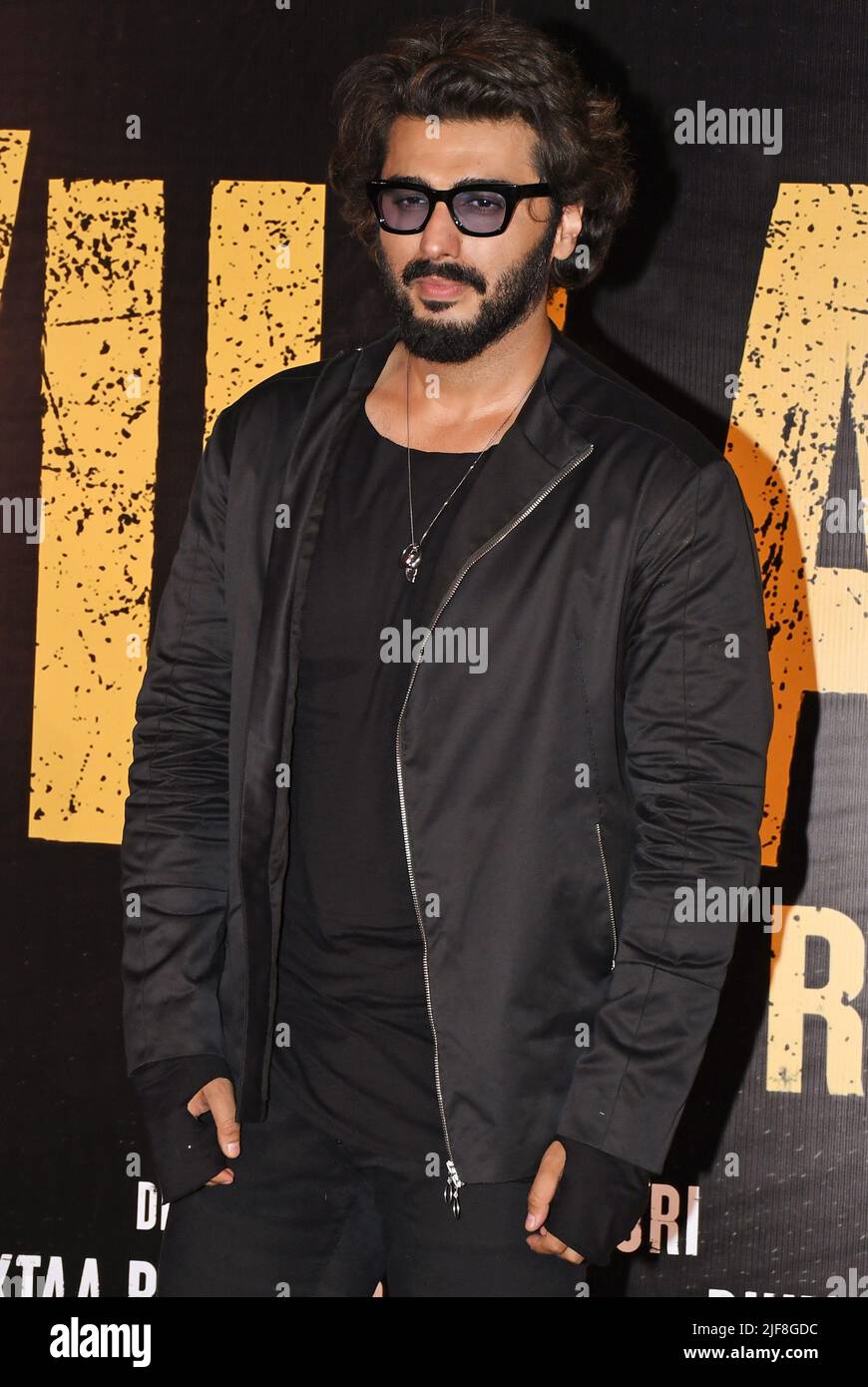 Mumbai, Indien. 30.. Juni 2022. Bollywood-Schauspieler Arjun Kapoor posiert während der Trailer-Vorstellung seines kommenden Films „Ek Villain Returns“ in Mumbai für ein Foto. Der Film erscheint am 29.. Juli 2022 in Indien. Kredit: SOPA Images Limited/Alamy Live Nachrichten Stockfoto