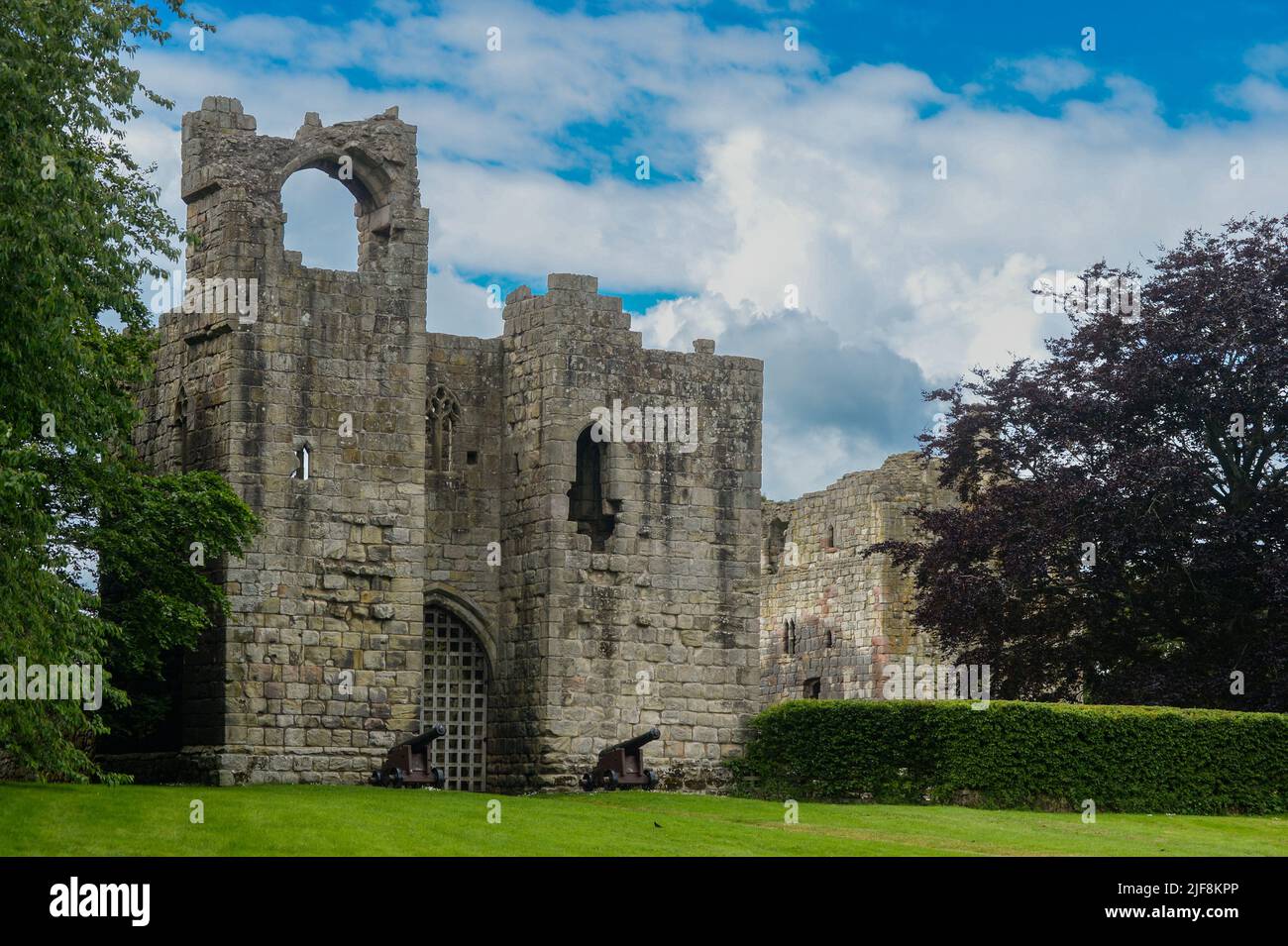 Die Ruinen von ETAL Castle im nördlichsten Teil Englands nahe der schottischen Grenze, am Ufer des Flusses Till, Northumberland, England Stockfoto