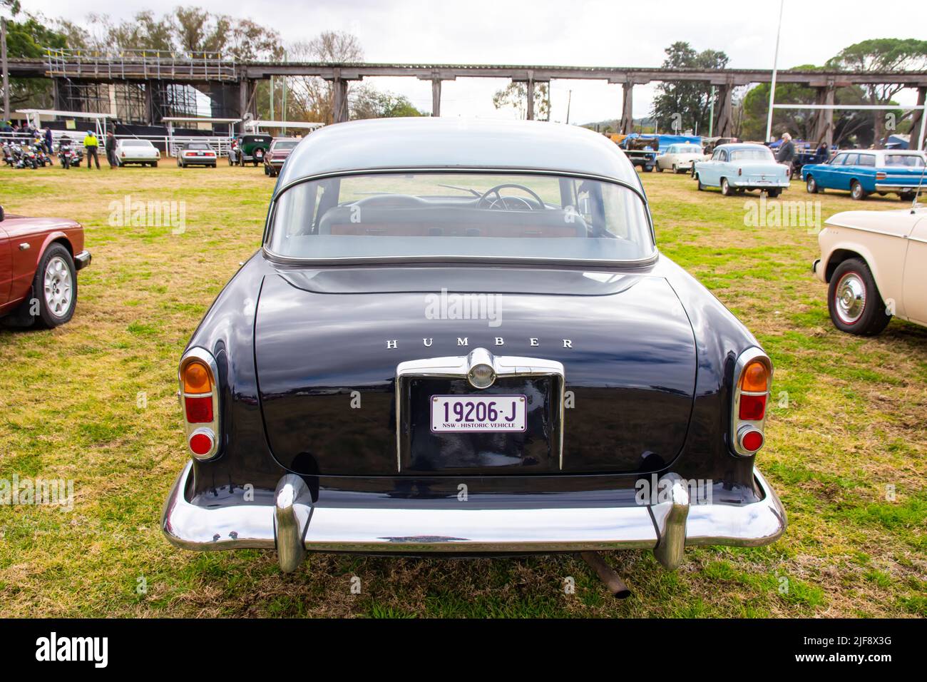 Rückansicht einer c1960 Humber Hawk Limousine im Manilla Showground Australia. Stockfoto