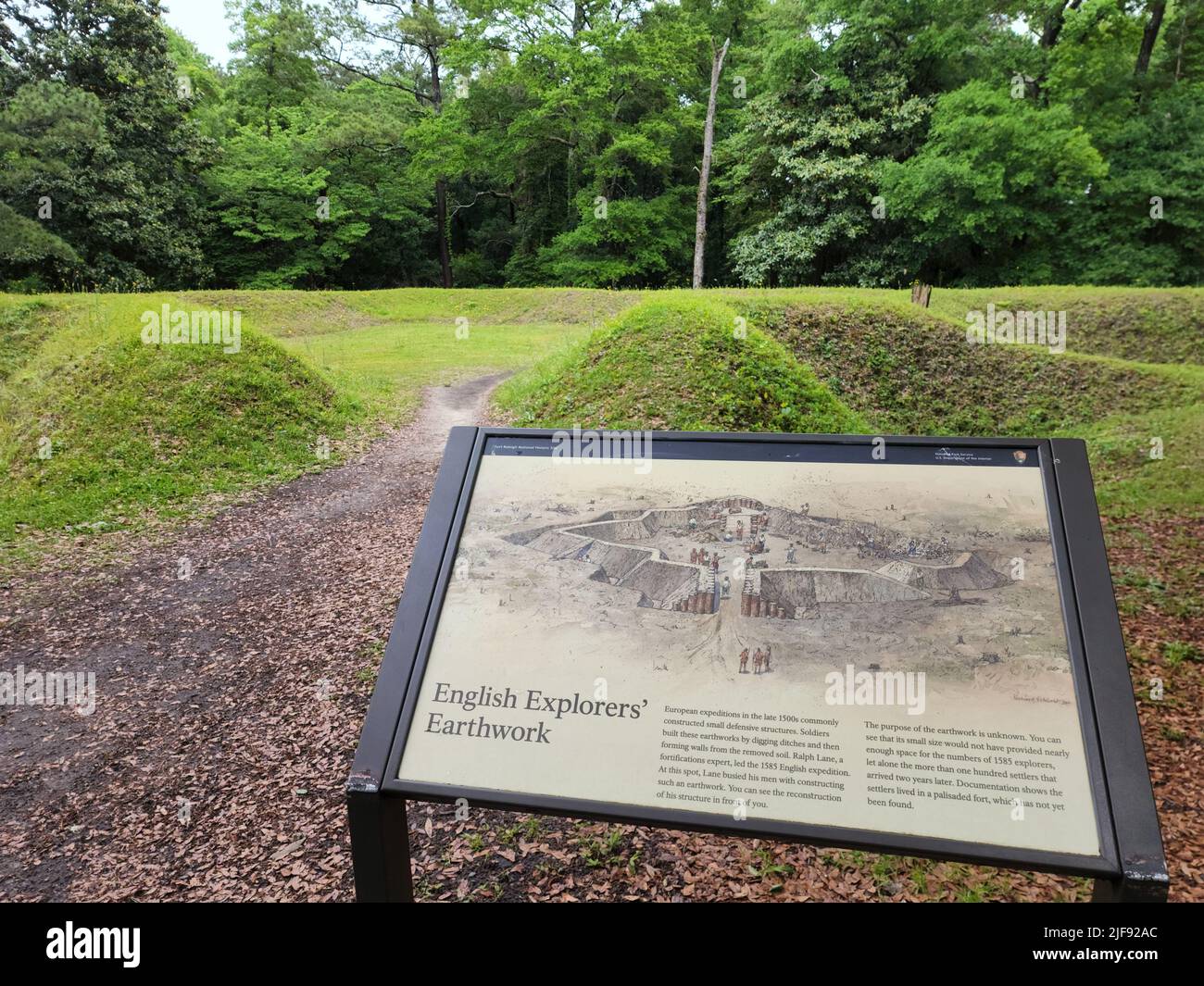 Verbleibende Erdarbeiten am Standort der Lost Colony in Fort Raleigh National Historic Site auf Roanoke Island, North Carolina. Stockfoto