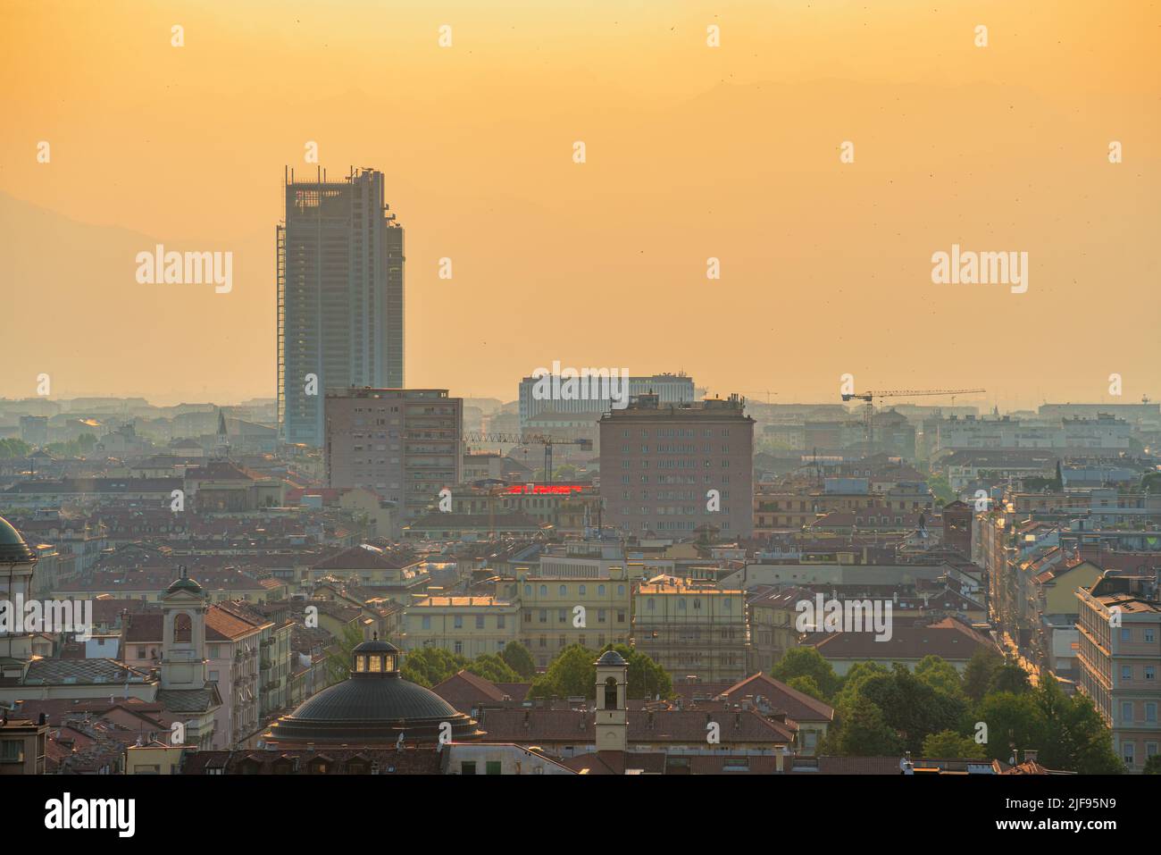 Blick auf die Turiner Landschaft bei Sonnenuntergang Stockfoto