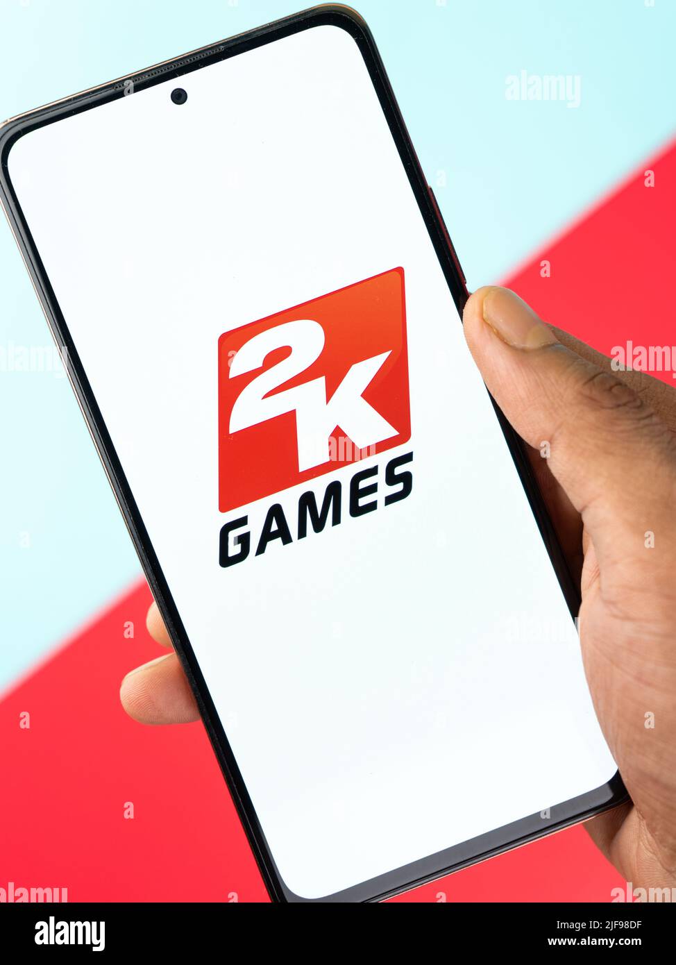 West Bangal, Indien - 20. April 2022 : 2K Spiele auf dem Handy Bildschirm Stock Bild. Stockfoto