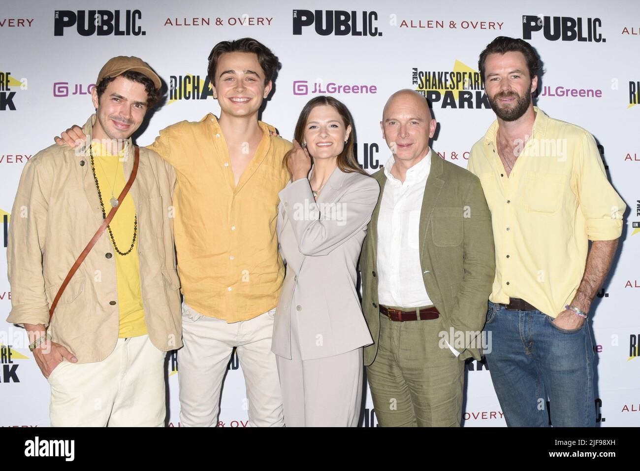 New York, NY, USA. 30.. Juni 2022. Harry Richardson, Ben Ahlers, Louisa Jacobson, Michael Cerveris, Thomas Cocquerel, Darsteller DES GOLDENEN ALTERS bei der Ankunft für Shakespeare in der Richard III Opening Night des Parks, Delacorte Theatre im Central Park, New York, NY 30. Juni 2022. Quelle: Quoin Pics/Everett Collection/Alamy Live News Stockfoto