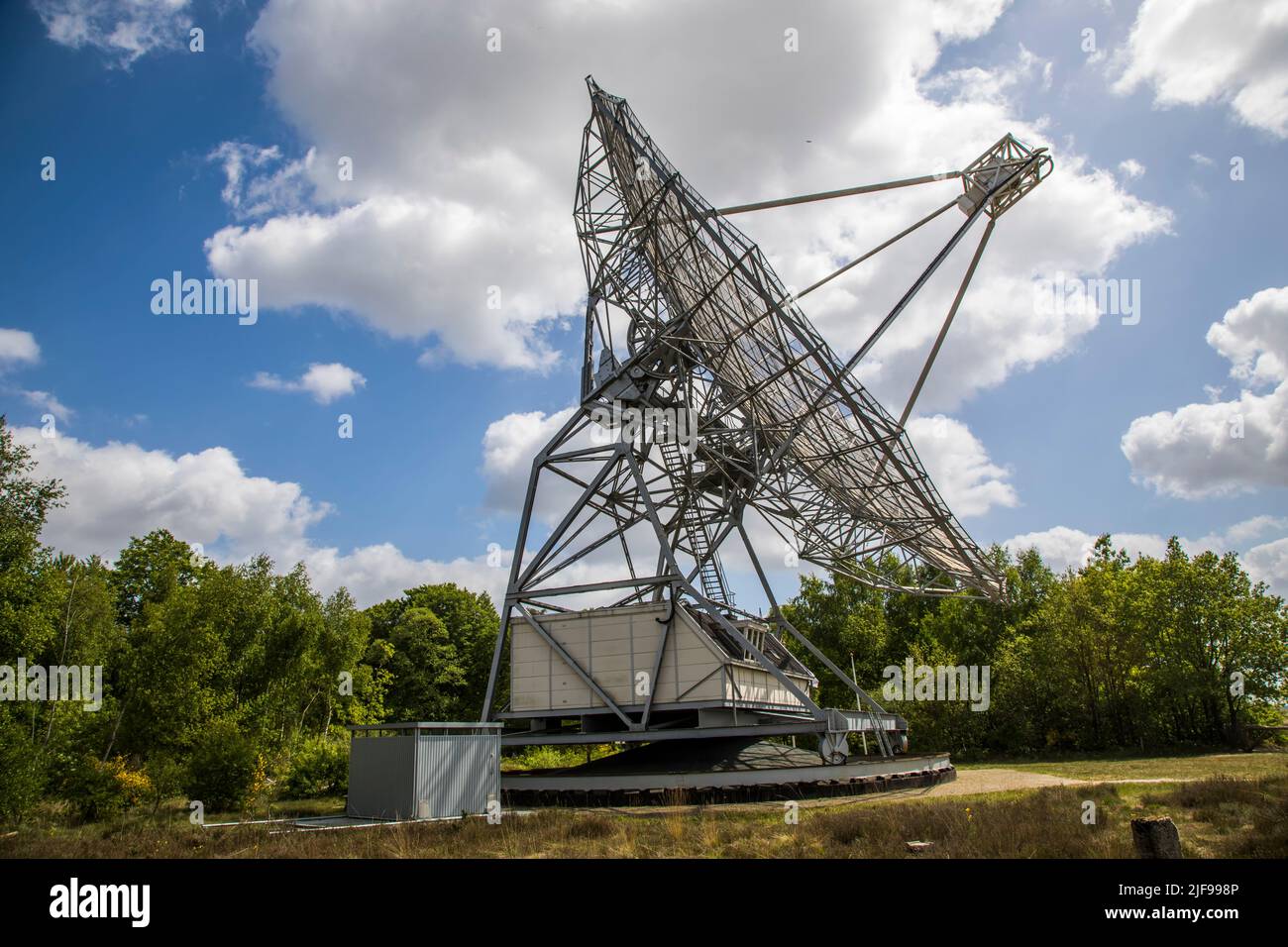 WISSENSCHAFT ASTRONOMIE-Radioteleskop in Dwingeloo Niederlande. Wissenschaftlich aktiv von 1956 bis 1998. Jetzt für Bildung und Amateurradioastronomie verwendet Stockfoto