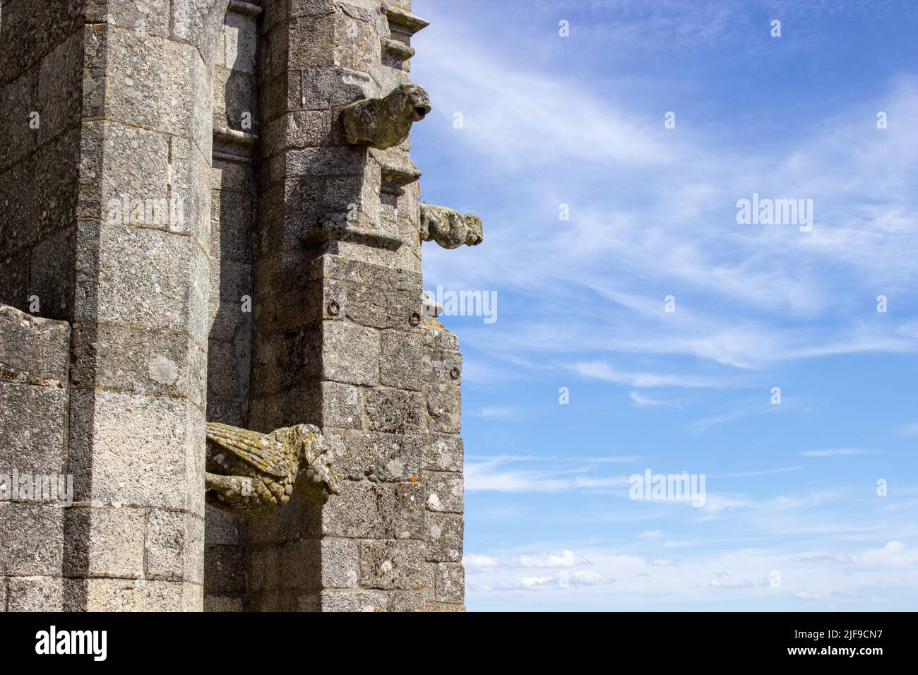 Ein Teil der Mauer der Kathedrale von Guarda in Portugal Stockfoto