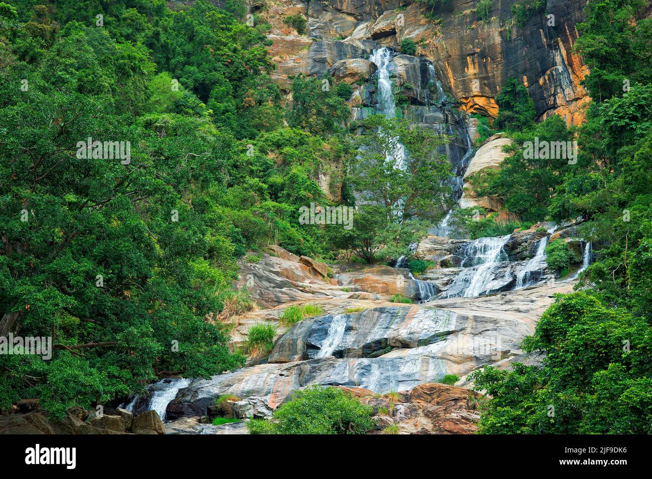 Ravana Falls, Rawana Falls, Rawana Ella, Ravana Ella Wildlife Sanctuary, Badulla, Bandarawela, Sri Lanka, Asien Stockfoto