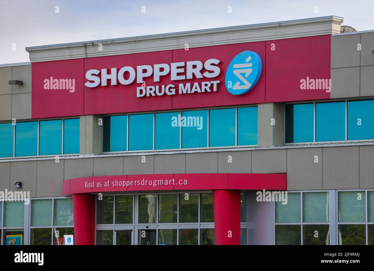 Shoppers Drug Mart Store Front. Drogeriekette von Loblaw und rund 1300 Geschäfte in ganz Kanada. HALIFAX, KANADA - JUNI 2022 Stockfoto