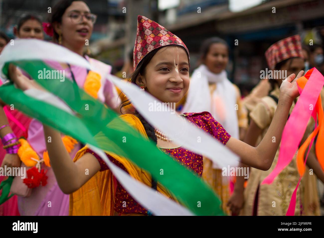 Kathmandu, Nepal. 1.. Juli 2022. Anhänger feiern das Rath Yatra-Fest in Kathmandu, Nepal, 1. Juli 2022. Quelle: Sulav Shrestha/Xinhua/Alamy Live News Stockfoto Kathmandu, Nepal. 1.. Juli 2022. Anhänger feiern das Rath Yatra-Fest in Kathmandu, Nepal, 1. Juli 2022. Quelle: Sulav Shrestha/Xinhua/Alamy Live News Stockfoto