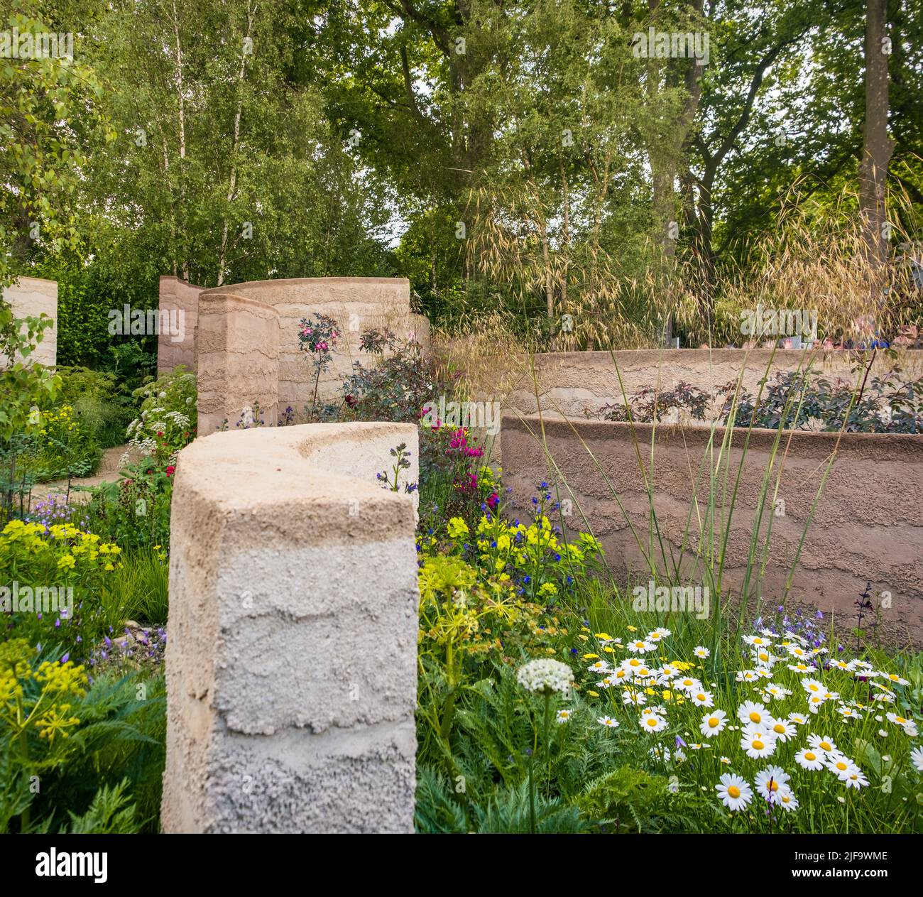 Der Mind Garden, der von Andy Sturgeon auf der Chelsea Flower Show in London entworfen wurde. Entworfen von Andy Sturgeon. Stockfoto