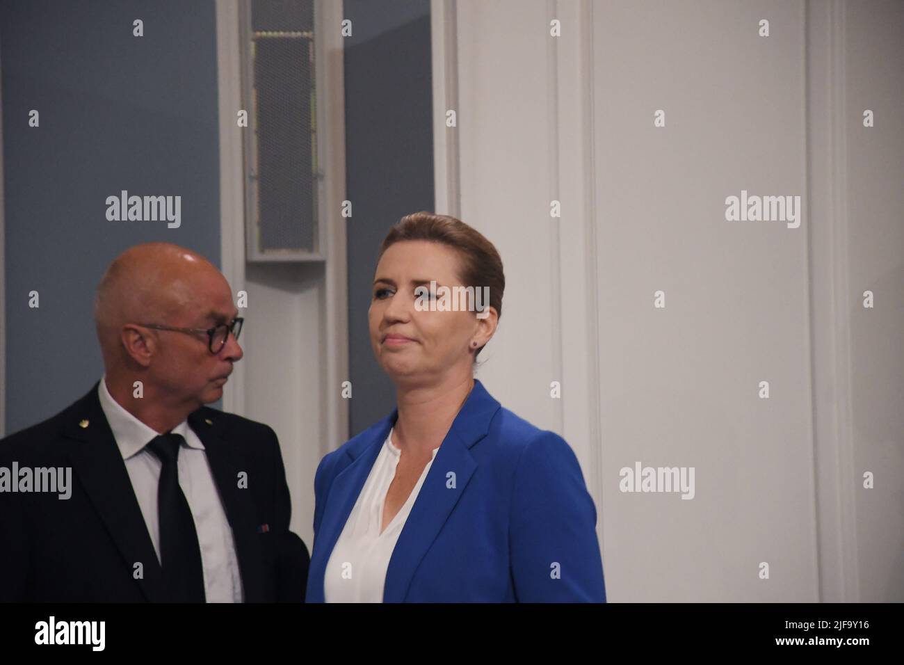 Kopenhagen /Dänemark/1.. Juli 2022/die Premierministerin von Denamrk, Frau Mette Frederiksen, hält eine gemeinsame Pressekonferenz mit der Ministerin für Lebensmittel und Landwirtschaft, der Ministerin für Wirtschaft und Handel, der Ministerin für Gesundheit, justizminister über den kritischen Bericht der nerzkommission bei der Tötung vieler Millionen Mink-Tiere während der Covid 19 Denmark govt wird sehen, wie die rolle der dänischen Zivildiener in Minkcase und jetzt bis zum dänischen parlament und für die Zukunft des kreitischen Berichts der Minkkomissonnions sehen, die minister veranstalten in der Spiegelhalle des PM-Büros in Christiansborg Kopenhagen Dänemark ein Pressekonfeenz. (Foto..F Stockfoto