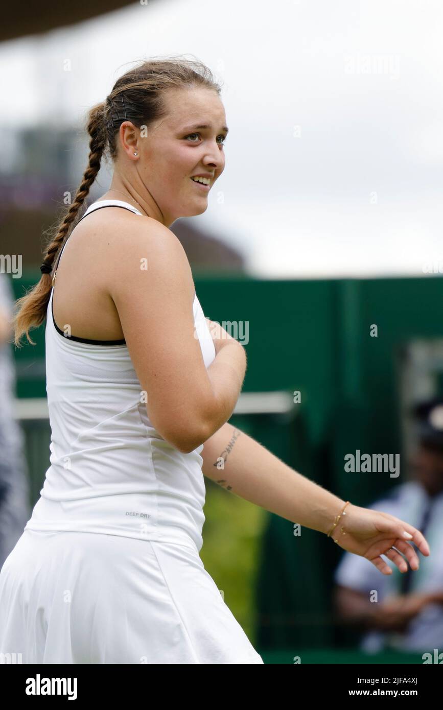 London, Großbritannien, 1.. Juli 2022: Jule Niemeier aus Deutschland während der Wimbledon Tennis Championships 2022 im All England Lawn Tennis and Croquet Club in London. Kredit: Frank Molter/Alamy Live Nachrichten Stockfoto
