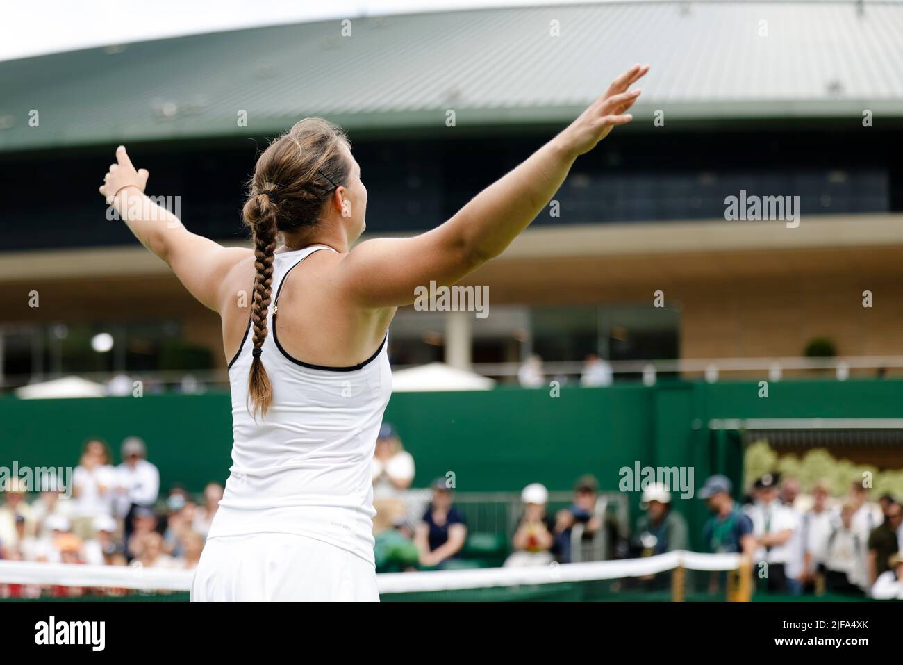 London, Großbritannien, 1.. Juli 2022: Jule Niemeier aus Deutschland während der Wimbledon Tennis Championships 2022 im All England Lawn Tennis and Croquet Club in London. Kredit: Frank Molter/Alamy Live Nachrichten Stockfoto