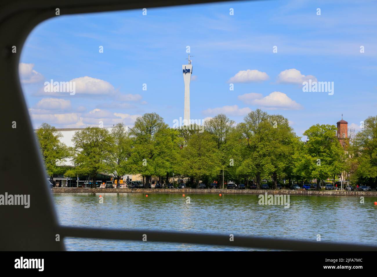 Rudolf-von-Benningsen-Ufer mit dem Landesrundfunkzentrum des Norddeutschen Rundfunks, Maschsee, Landeshauptstadt Hannover, Niedersachsen, Deutschland Stockfoto