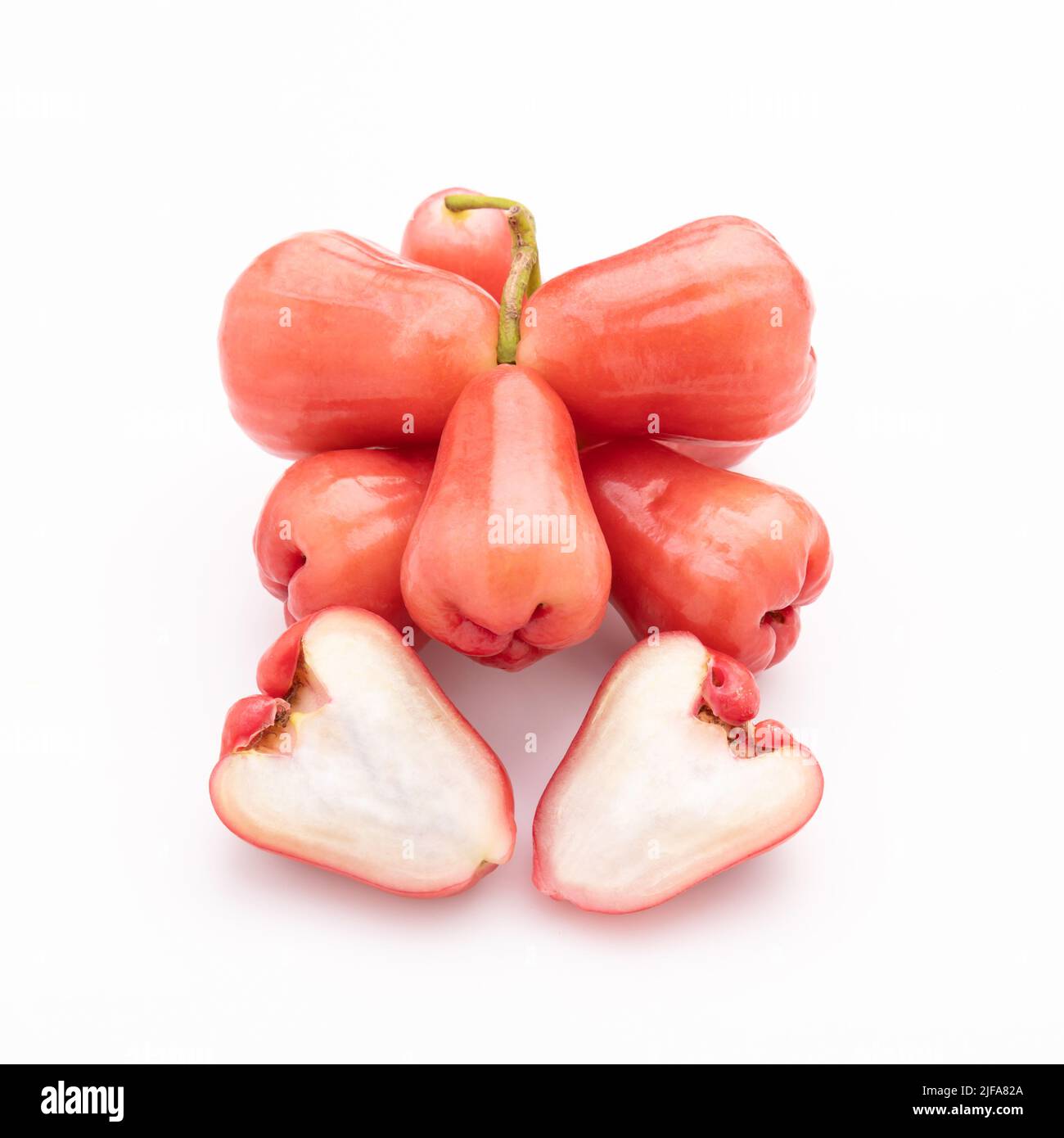 Nahaufnahme Rosenapfel isoliert auf weißem Hintergrund. Konzept für Ernährung und Gesundheitsversorgung Stockfoto