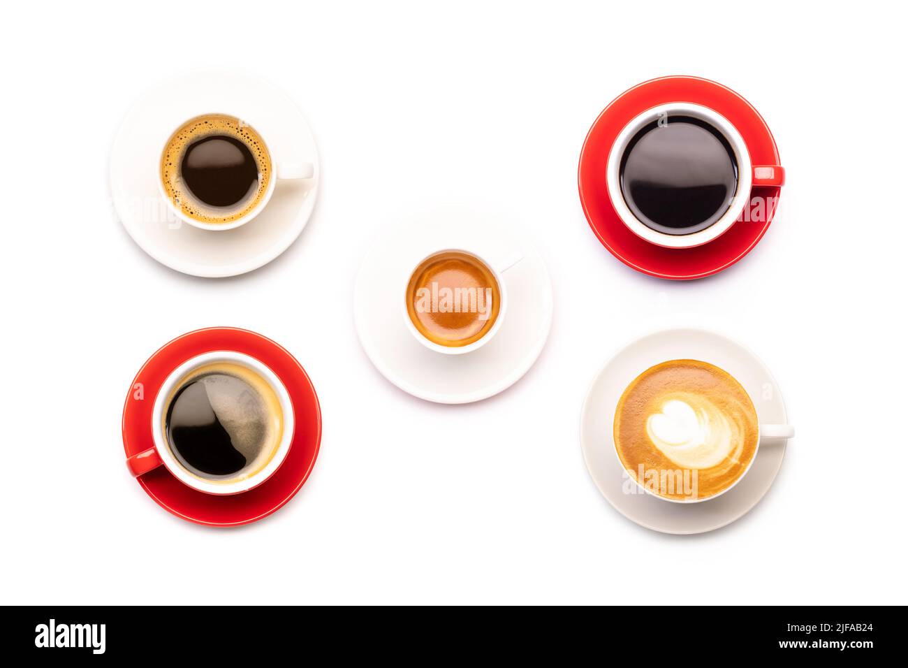 Draufsicht Setzen Sie eine Tasse Kaffee auf mehrere Menüs, die auf weißem Hintergrund isoliert sind Stockfoto