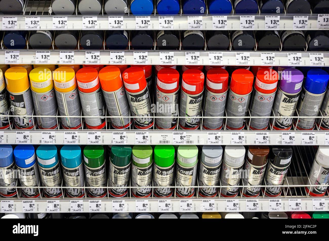 Farbsprühdosen, Farbsprühdosen im Baumarkt, Kempten, Allgäu, Bayern, Deutschland Stockfoto