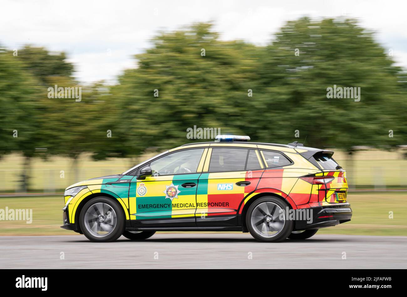 Eines der neuen elektrischen Schnellreaktionsfahrzeuge, der Skoda Enyaq IV 80x, wird vom East of England Ambulance Service NHS Trust in der gesamten Region getestet. Bilddatum: Freitag, 1. Juli 2022. Stockfoto