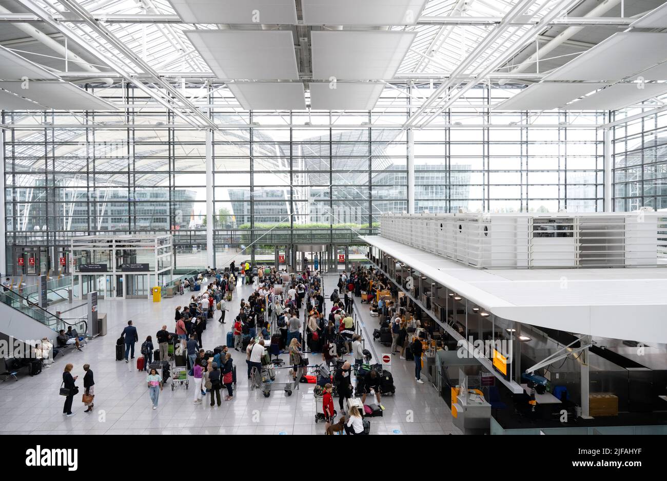 Viele Passagiere Am Flughafen München In Den Weihnachtsferien www.alamy.de