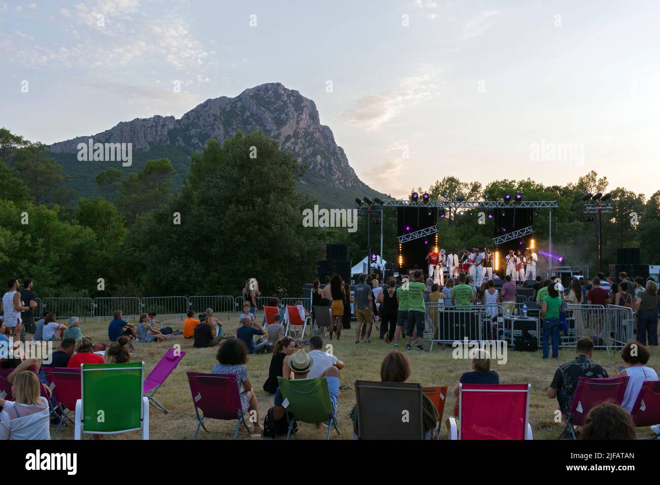 Musikfestival zwischen Klippen und Weinbergen auf der Domaine de l'Hortus. Valflaunes, Ockzitanien, Frankreich Stockfoto