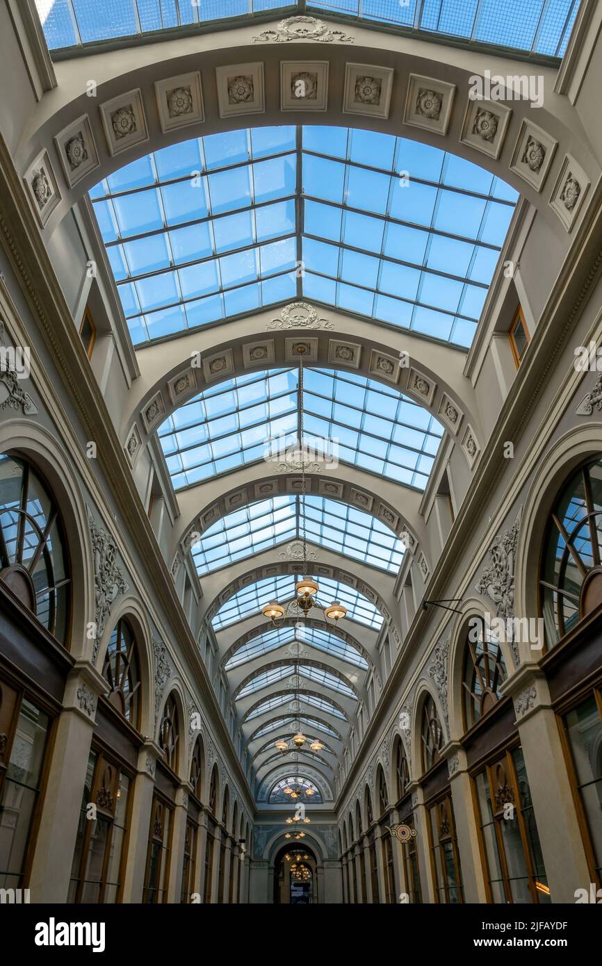Glasdach der Gallerie Vivienne, einer überdachten Passage in Paris, Frankreich Stockfoto