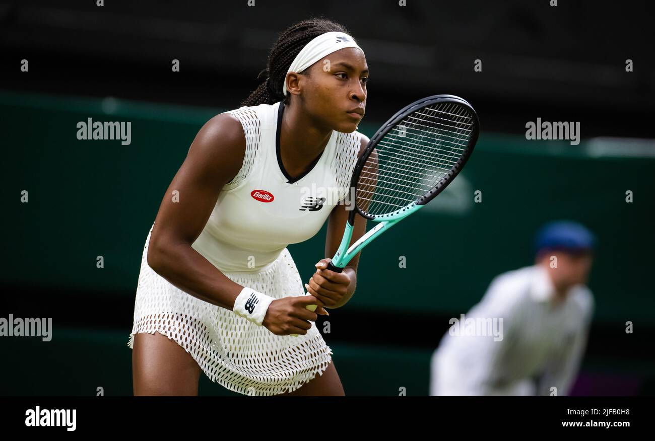 Coco Gauff aus den Vereinigten Staaten im Einsatz gegen Mihaela Buzarnescu aus Rumänien während der zweiten Runde der Wimbledon Championships 2022, Grand Slam Tennisturnier am 30. Juni 2022 im All England Lawn Tennis Club in Wimbledon bei London, England - Foto: Rob Prange/DPPI/LiveMedia Stockfoto