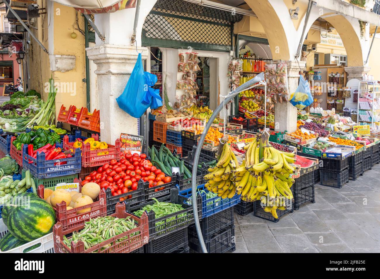 Obst- und Gemüseladen, Altstadt von Korfu, Korfu (Kerkyra), Ionische Inseln, Griechenland Stockfoto