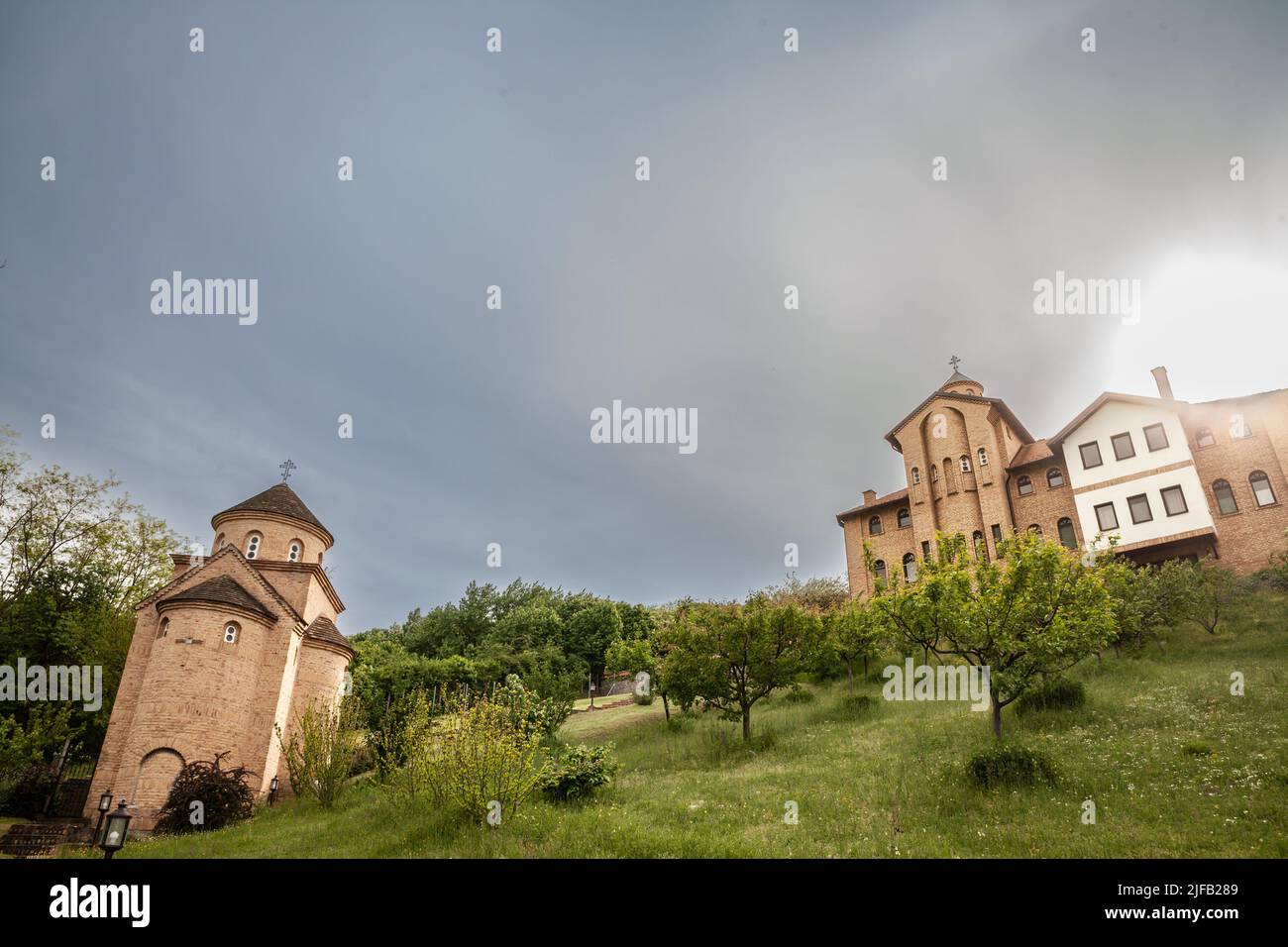 Bild des Klosters Srediste in Malo Srediste, Serbien. Das Kloster Srediste ist ein serbisch-orthodoxes Kloster in der Region Banat, im No Stockfoto