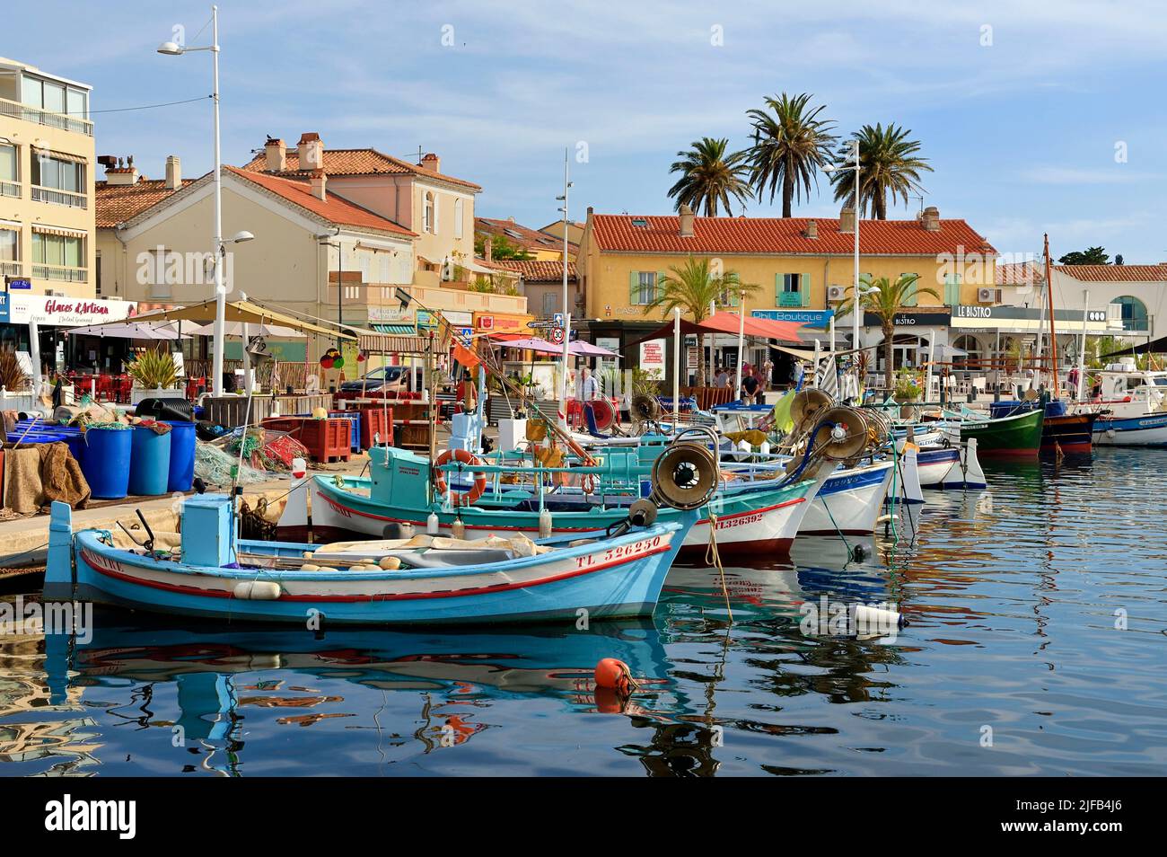 France, Var, Six Fours les Plages, Le Brusc, traditionelle Fischerboote, die für die mediterrane Provence typisch sind, genannt Pointu Stockfoto