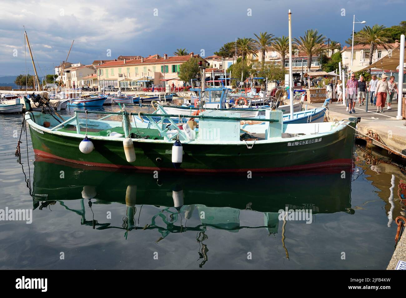 France, Var, Six Fours les Plages, Le Brusc, traditionelle Fischerboote, die für die mediterrane Provence typisch sind, genannt Pointu Stockfoto