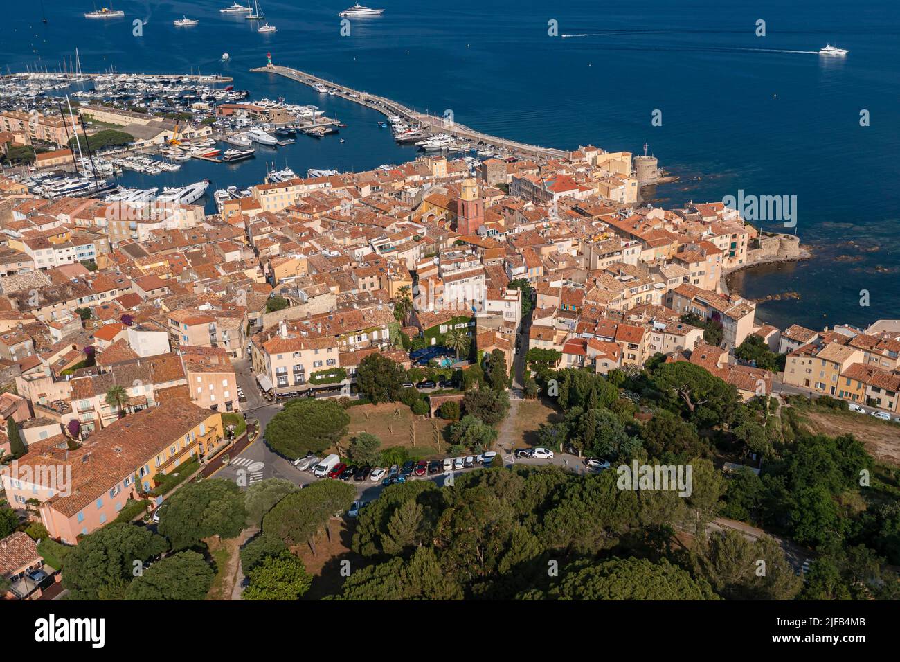 Frankreich, Var, Saint-Tropez, die Stadt und ihr Hafen (Luftaufnahme) Stockfoto