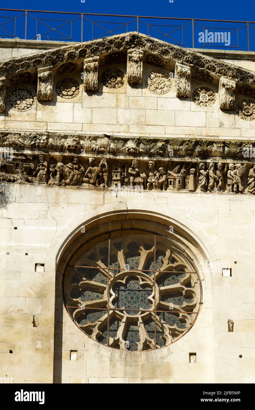 Frankreich, Gard, Nimes, Detail der Fassade von Notre-Dame et Kathedrale St. Castor, Sculptured Fries Stockfoto