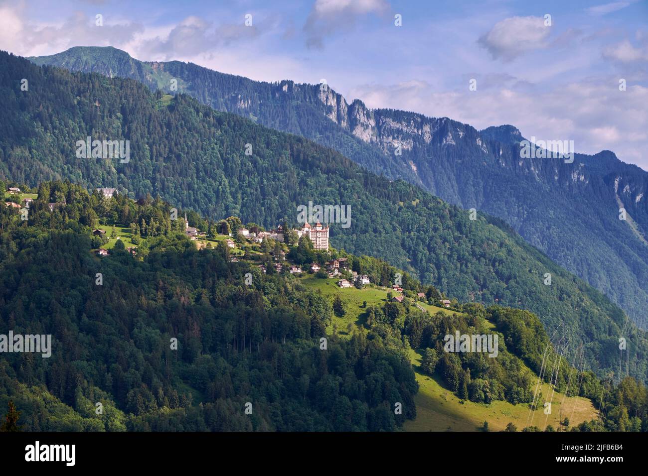 Schweiz, Kanton Waadt, nördlich von Montreux, Caux, der Caux-Palast, der 1902 vom waadtländischen Architekten Eugene Jost entworfen wurde. Belle Époque Hotel, heute Treffpunkt von Initiatives of Change und Sitz der Schweizer Hotelschule SHMS Stockfoto